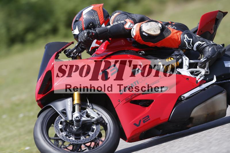 /Archiv-2025/27 12.06.2025 Ducati Schweiz Trackday Warmup  ADR/gelb-jeaune/14